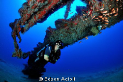 Eyeing the fish by Edson Acioli 